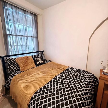 Spacious Studio Flat In Londen Buitenkant foto