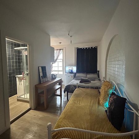 Spacious Studio Flat In Londen Buitenkant foto