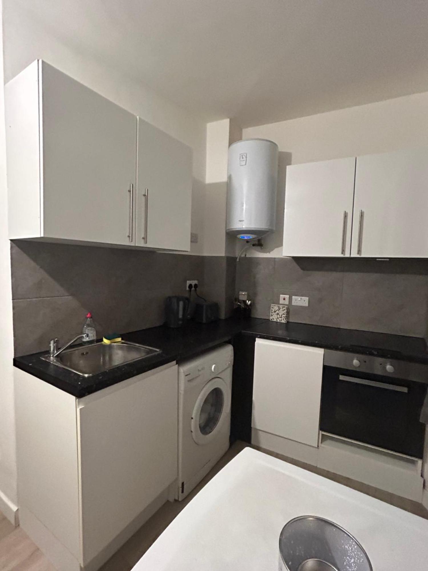 Spacious Studio Flat In Londen Buitenkant foto